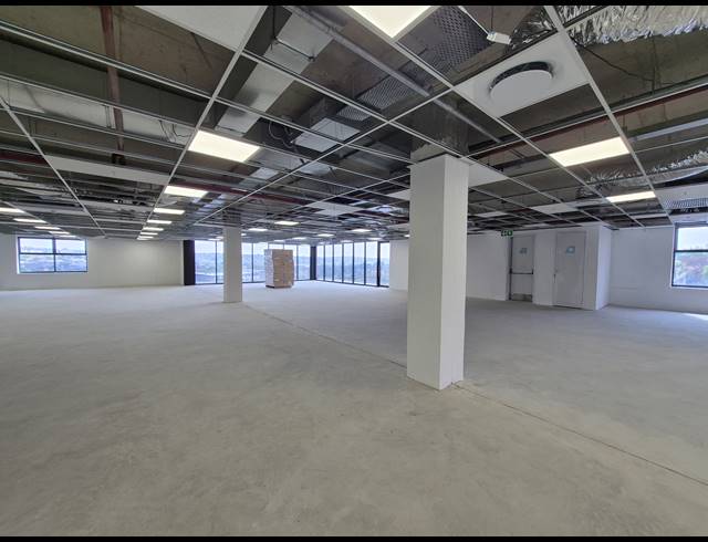 1,387M² OFFICE TO LET IN GLENADRIENNE